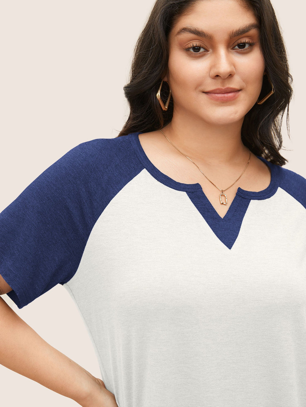 Colorblock Contrast Notched Raglan Sleeve T-shirt